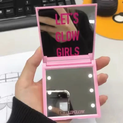 Lighted Portable Makeup Mirror - Image 7